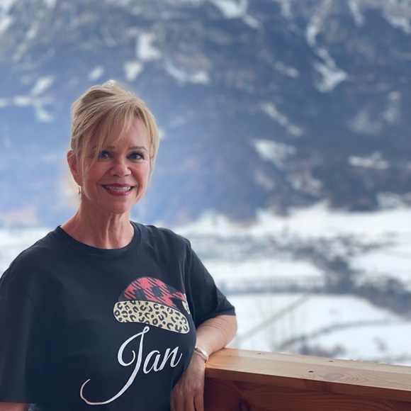 Meet your Posher, Jan - Picture 4 of 5